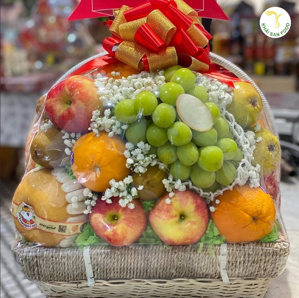 Trái cây là một trong các món quà thường được nhiều người lựa chọn để tặng vào dịp Tết