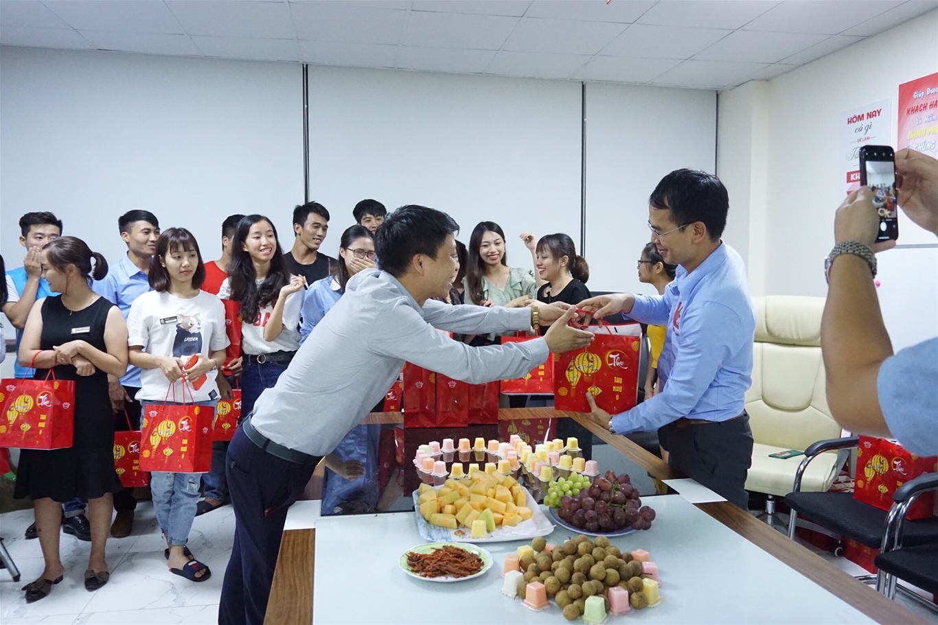 Cách chọn quà tặng Tết cho doanh nghiệp