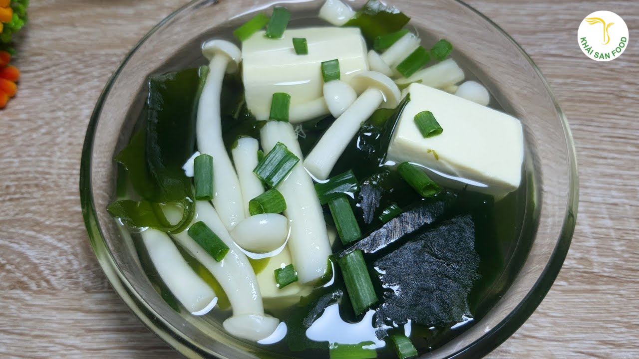 Canh rong biển tàu hủ là một trong các món ăn chay đơn giản dễ làm tại nhà